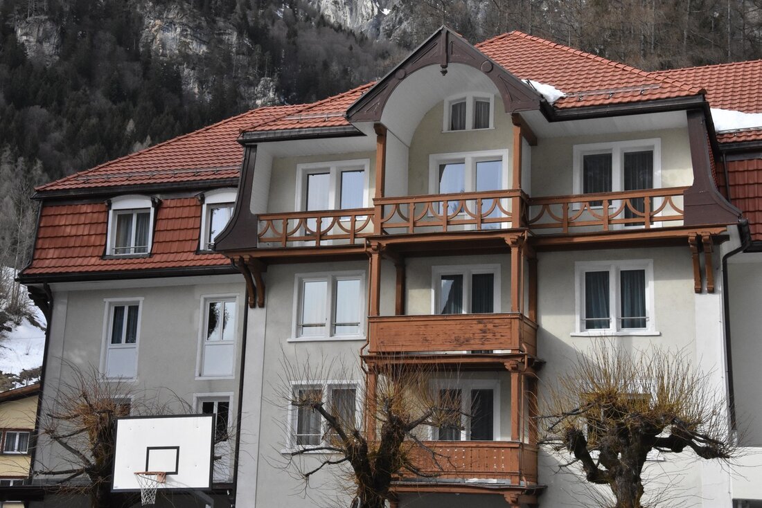 Wird nur noch bis Ende Schuljahr geöffnet sein: Die Alpine Schule Vättis. Archivbild Michael Kohler