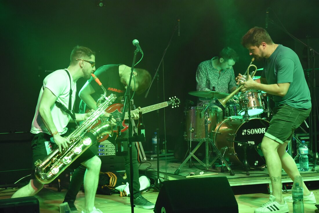 Heizen gehörig ein: Die Mitglieder der Band Lutz!. (Bilder Patricia Hobi, Michael Kohler, Pressedienst)