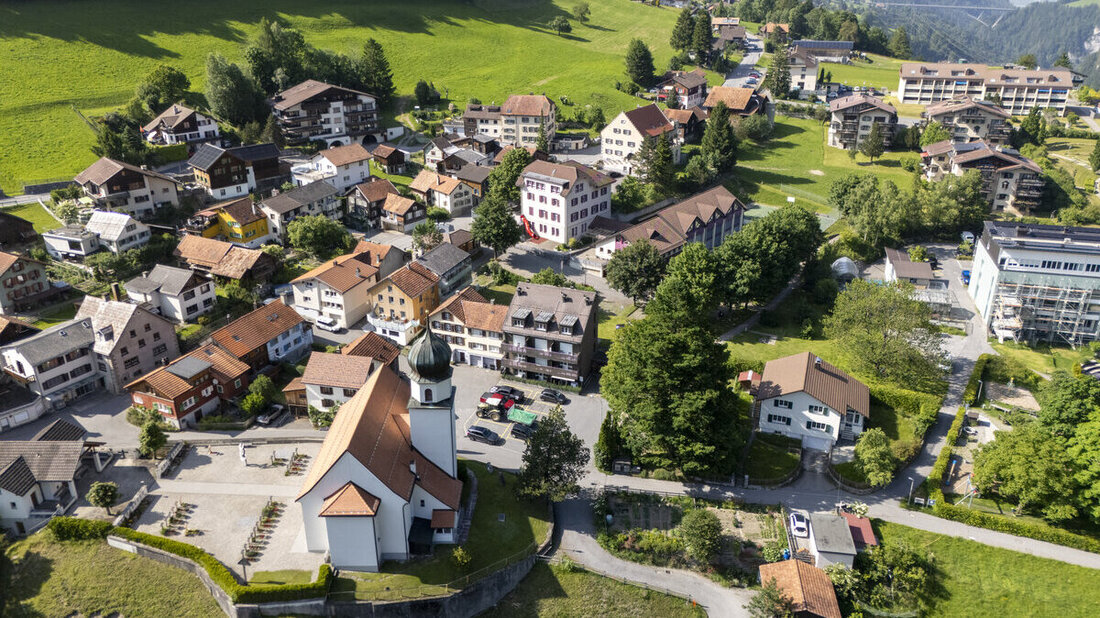 Valens: Das Bergdorf ist Thema von Axel Zimmermanns neustem Buch. (Bild: Gianluca Volpe)