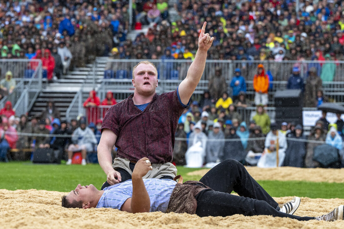 Impressionen vom Jubiläumsschwingfest 125 Jahre Eidgenössischer Schwingerverband in Appenzell. (Bild Gian Ehrenzeller/Keystone)