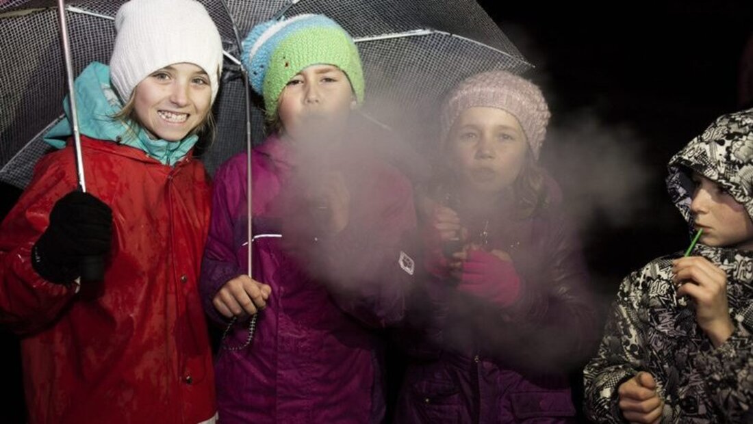 Das Fridolinsfeuer ist ein Anlass der Jugend: Ursprünglich nur den Knaben vorbehalten, später auch für Mädchen zugänglich. (Bilder Sasi Subramaniam)