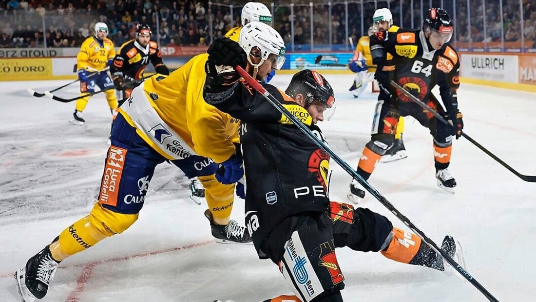 Zumindest der Einsatz stimmt: Lukas Frick (links) bodigt Berns Miro Altonen. Bild: Keystone 214885_214888.jpg