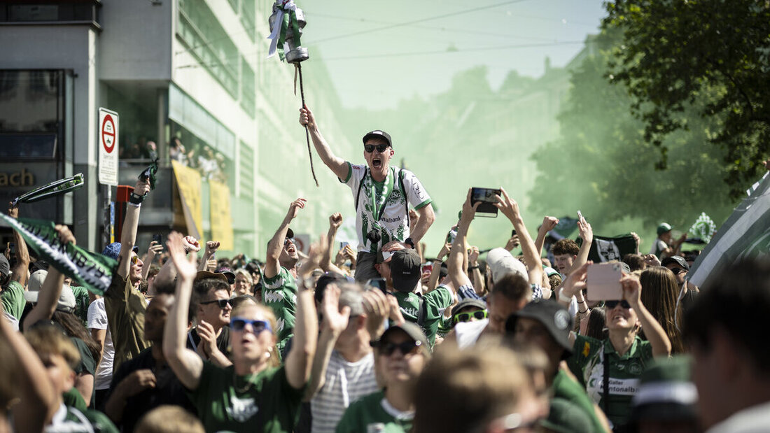 Partystimmung in St. Gallen. (Bild: Gian Ehrenzeller/Keystone)
