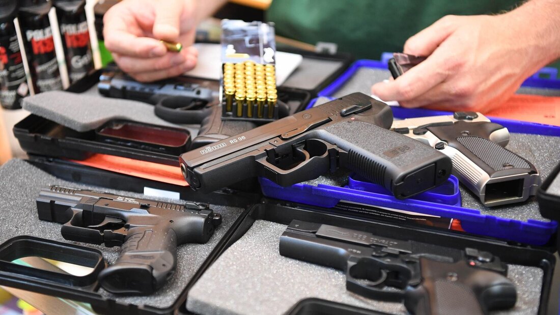 Relevanter Diebstahl: Diebe haben bei einem Glarner Waffengeschäft Dutzende Waffen erbeutet.
(Symbolbild: Keystone)