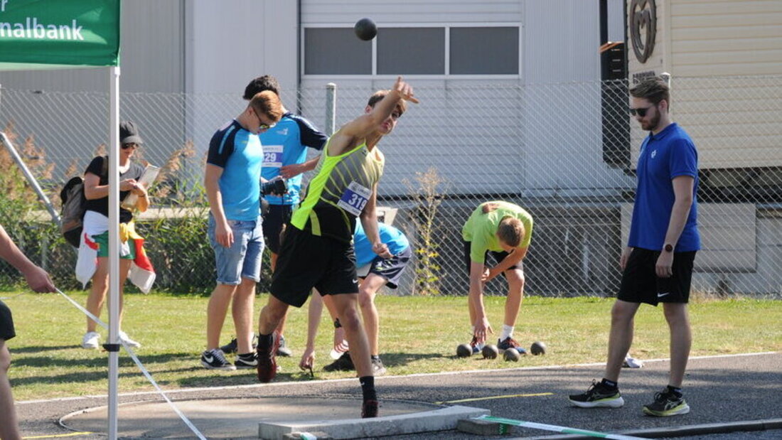 Samuel Hobi vom TV Vilters gewinnt die Silbermedaille in der U18. (Bild Laura Hobi)