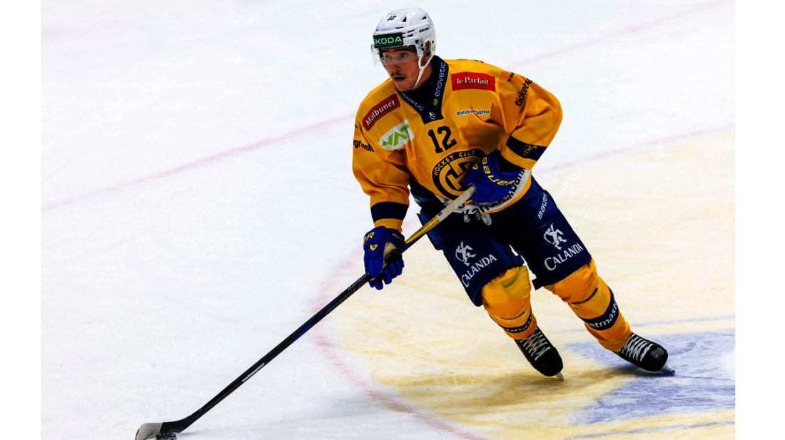 Am Puck: Seit Ende Oktober 2023 spielt Enzo Guebey für den HC Davos. (Bild: Salvatore Di Nolfi/Keystone)