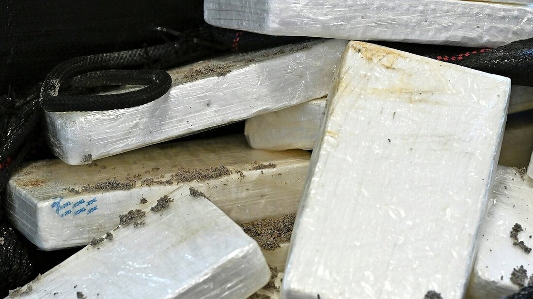 Auch in der Region aktiv: Die Beschuldigten sollen insgesamt 60 Kilogramm Kokain verkauft haben. (Bild: Arne Dedert/dpa)