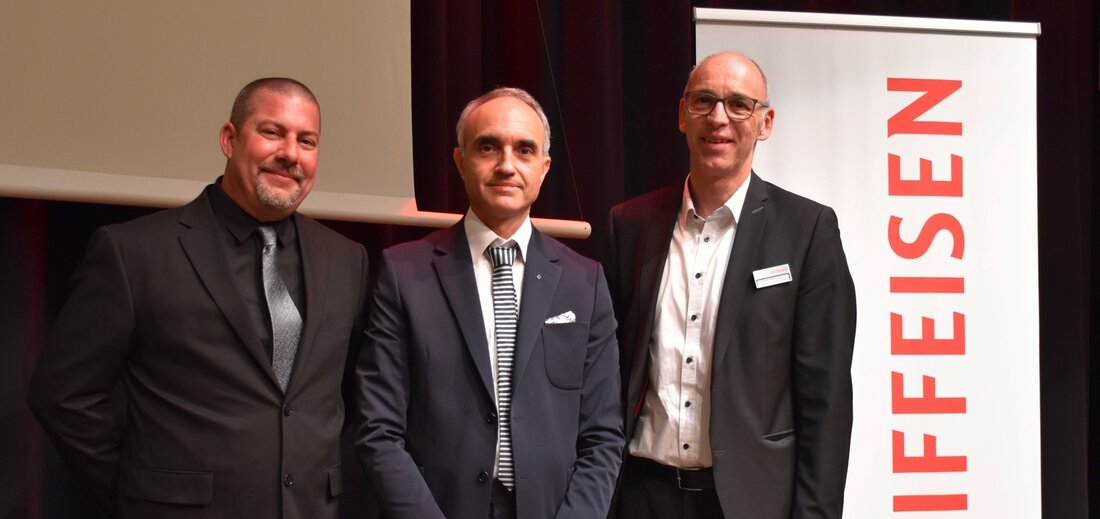 Raten misstrauisch zu bleiben, genau hinzusehen und sich nicht unter Zeitdruck setzen zu lassen: Alessandro Stella, Göksel Gürgen und Christof Ackermann (von links). (Bild: Katrin Wetzig) 139589_139702.jpg