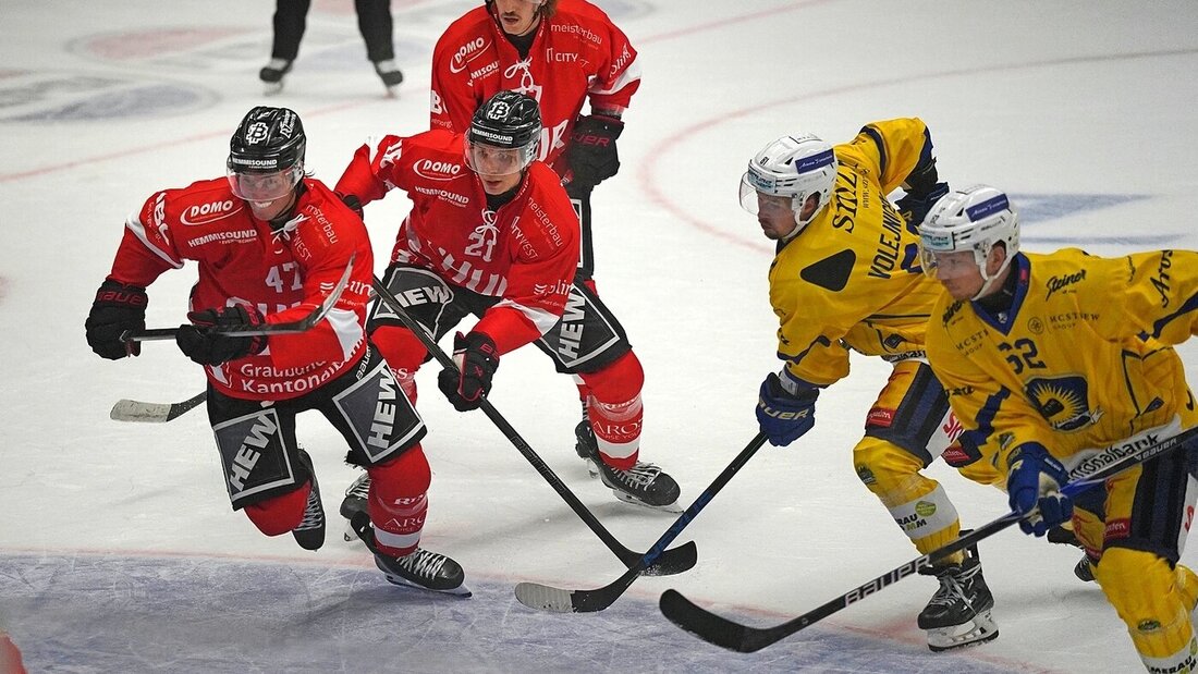 Klare Sache: Der EHC Chur (in Rot) setzt sich im ersten Bündner Derby der Saison gegen Arosa mit 5:1 durch. (Bild: Sonja Eberhard) 217044_217045.jpg