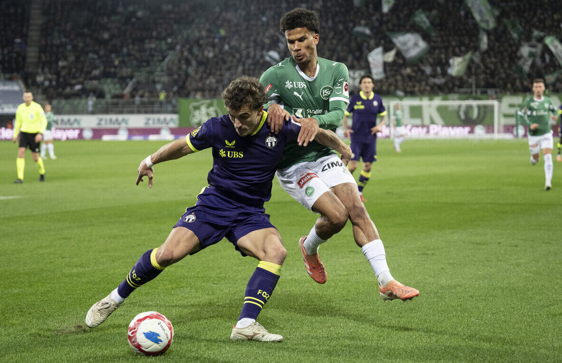 Nur zweiter Sieger: Der FCSG, hier mit Chima Okoroji, kann sich gegen den FC Zürich nicht durchsetzen. (Bild: Gian Ehrenzeller/Keystone)