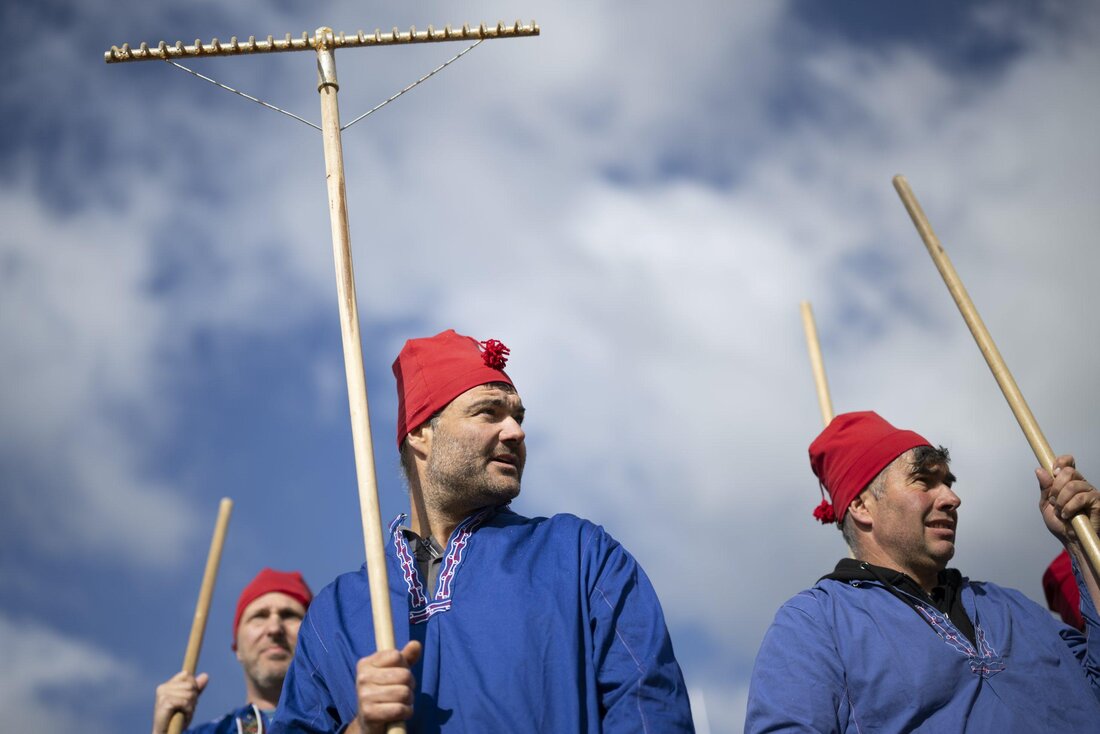 In Chalandamarz-Tracht: Die Recheler sind ein echter Hingucker.