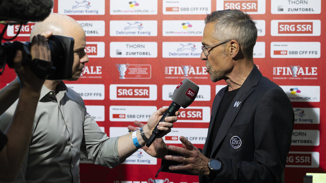 Gefragter Mann beim Cupfinal: Matthias Hüppi bei einem SRF-Interview. (Bild: Keystone)