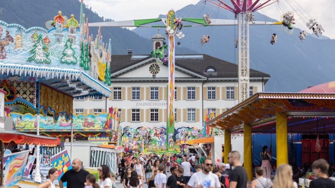 Von Freitag bis Sonntag fand die Chilbi auf dem Zaunplatz statt: Wie die Kantonspolizei Glarus meldet, ist am Samstag beim Gelände ein Bub missbraucht worden. (Bild: Sasi Subramaniam)