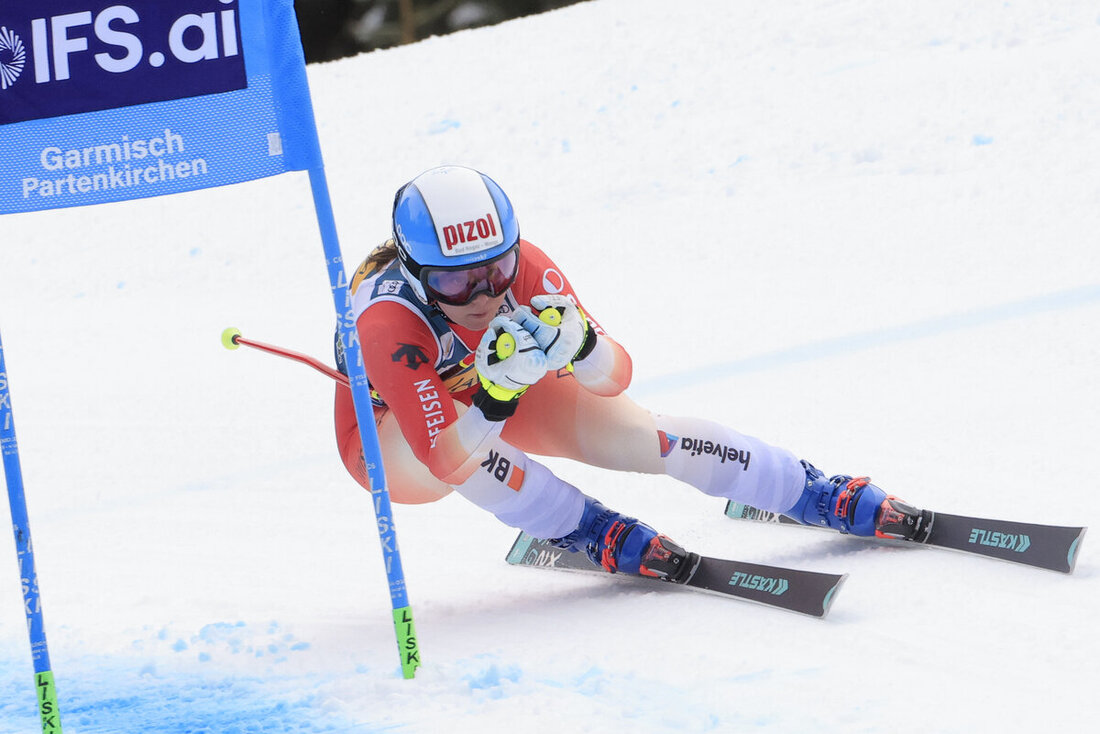 Switzerland's Janine Schmitt speeds down the course during an alpine ski, women's World Cup super G, in Garmisch, Germany, Sunday, Jan. 26, 2025. (AP Photo/Giovanni Maria Pizzato)