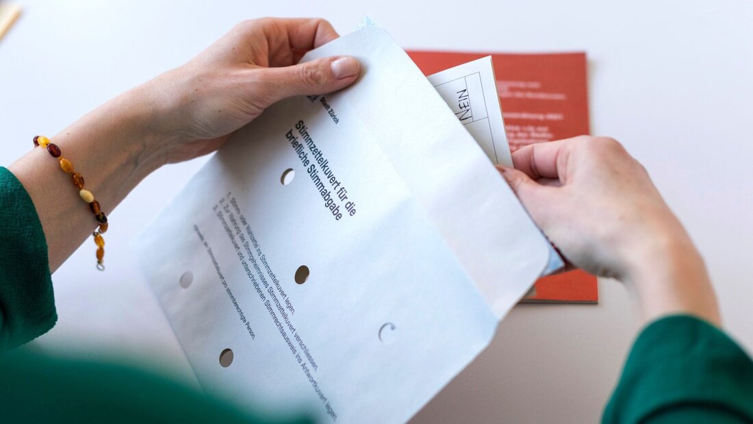 An die Urne: Am 27. September ist der nächste Wahlsonntag. (Bild: Keystone)