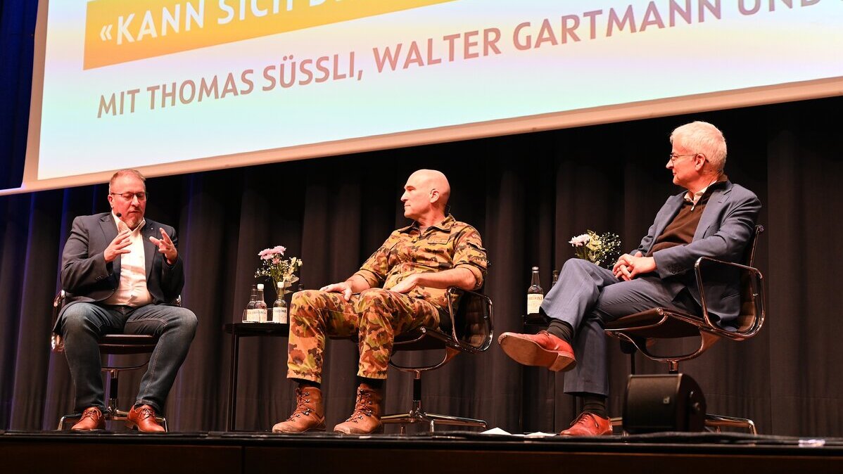 Eine wehrlose Schweiz – Armeechef Thomas Süssli zu Gast im Melser ...