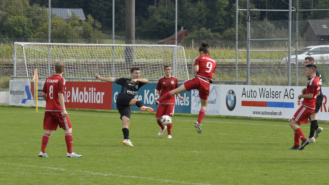 Impressionen vom 5.-Liga-Derby Mels III – Sargans III. (Bild Reto Voneschen)