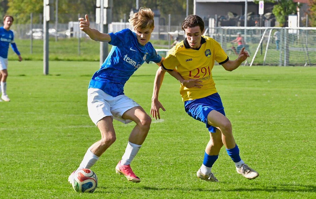 Alles reingehängt: Der FC Walenstadt, hier mit Shawn Jäger (links), fordert dem Leader aus Liechtenstein alles ab. Bild: Reto Voneschen 217061_217062.jpg