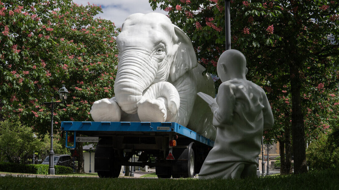 Alle drei Jahre lockt die Bad Ragartz mit ihren Skulpturen viele Touristen in die Region. (Bild: Stefano Bombardieri/Schweizerische Triennale der Skulptur)