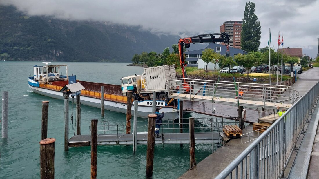 Notsteg im Einsatz: So sah es am 26. Juli am Hafen von Murg aus. (Leserbild Thomas Gammeter)