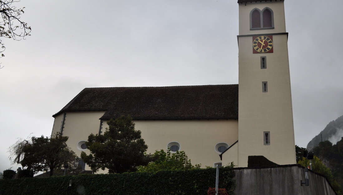 Ausgetickt: Die Uhr der katholischen Kirche Sargans ist derzeit der Zeit manchmal voraus. (Bild Denise Alig)