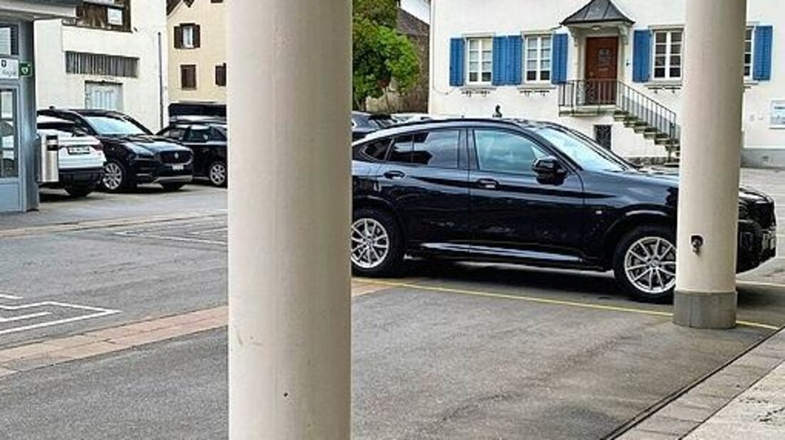 Ein Luxus-Parkplatz direkt vor demRathaus?: Ja, aber nur für kurze Zeit. (Leserbild) 185410_185409.jpg