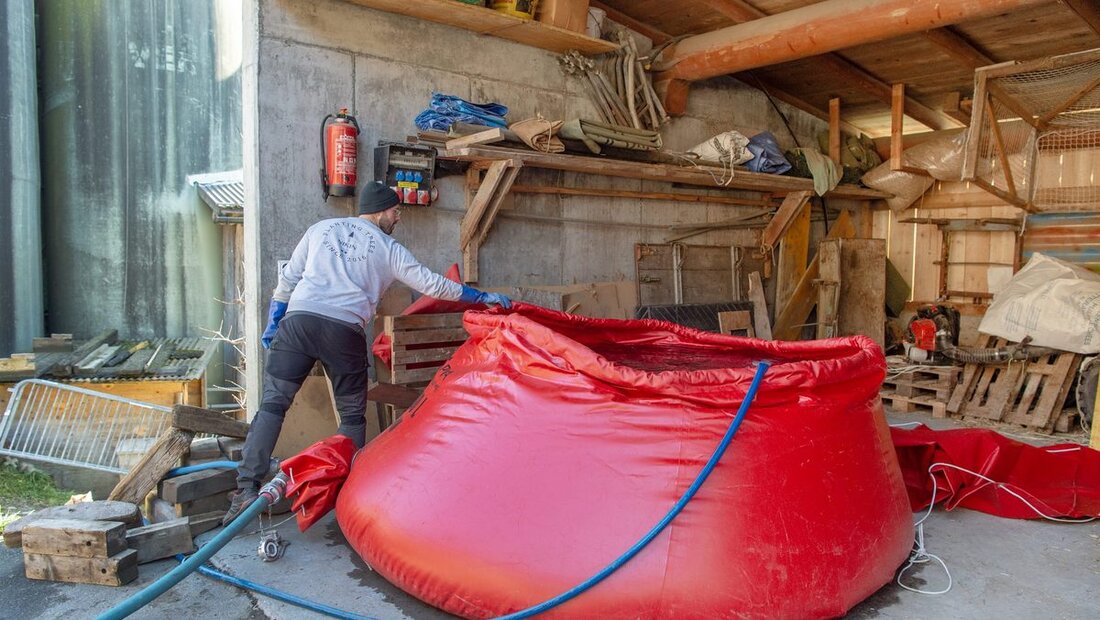 Notversorgung: In solchen Bassins lagern landwirtschaftliche Betriebe in Küblis sauberes Wasser. (Bilder: Olivia Aebli-Item)