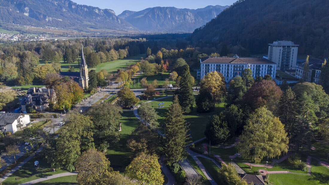 Zum Schluss wird der Deckenbelag eingebaut: Die Maienfelderstrasse in Bad Ragaz wird zwei Tage gesperrt. (Archivbild: Gianluca Volpe)