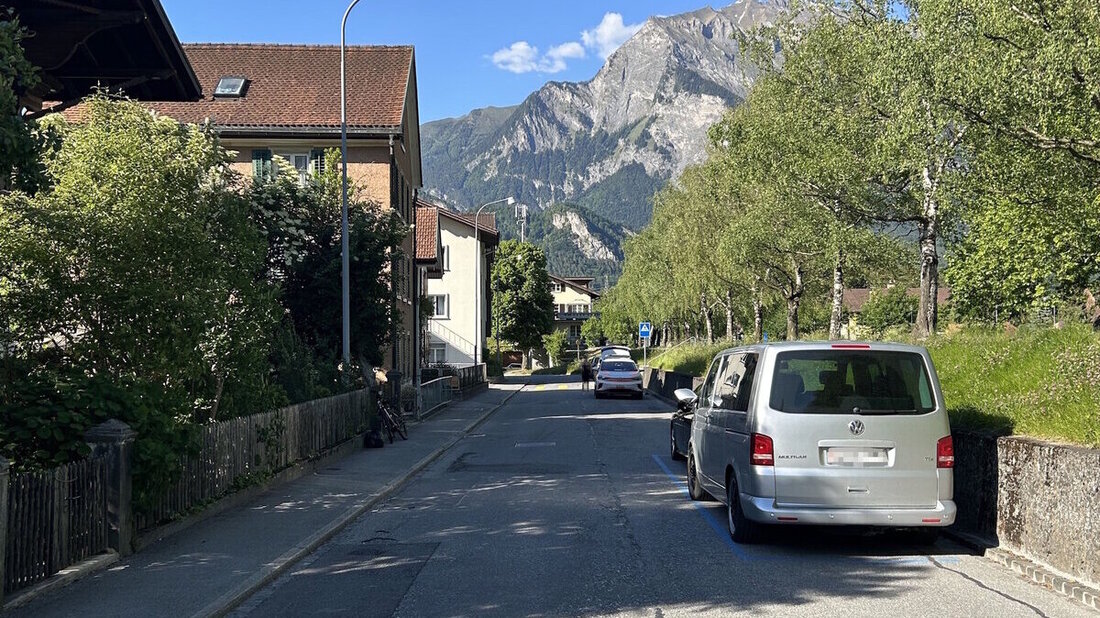 Unfall mit dem E-Bike: Ein 70-Jähriger verletzt sich dabei eher leicht. (Bild Kantonspolizei St. Gallen)