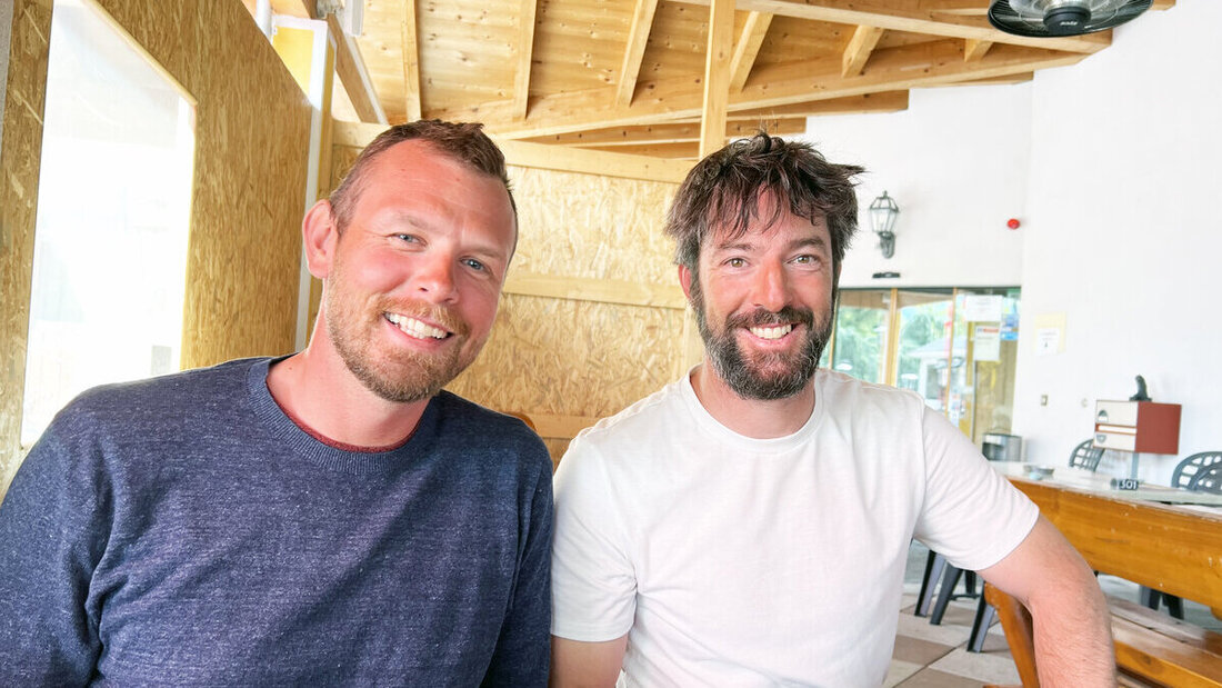 Auf gute Zusammenarbeit: Der neue Juniorentrainer Matej Kutlik (links) und SSW-Cheftrainer Andy Nadig. (Bild Martin Broder)