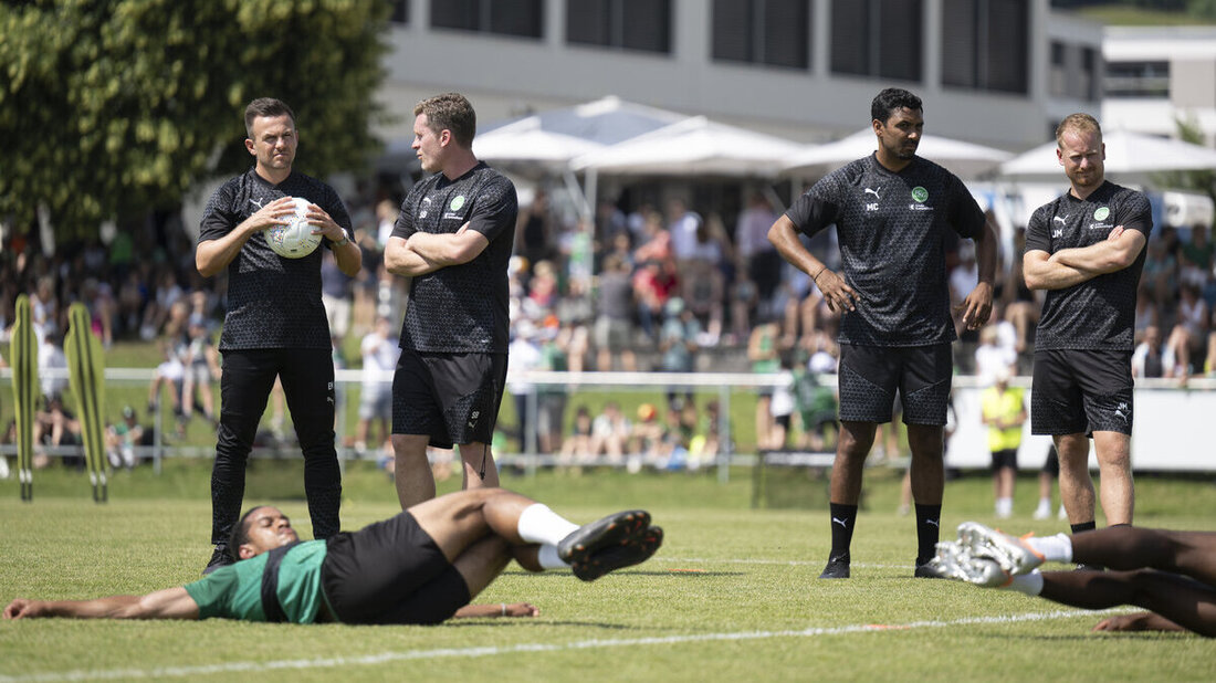 Einer aus dem Quartett geht: Marvin Compper (Zweiter von rechts) verlässt den FCSG-Staff. (Bild: Keystone)