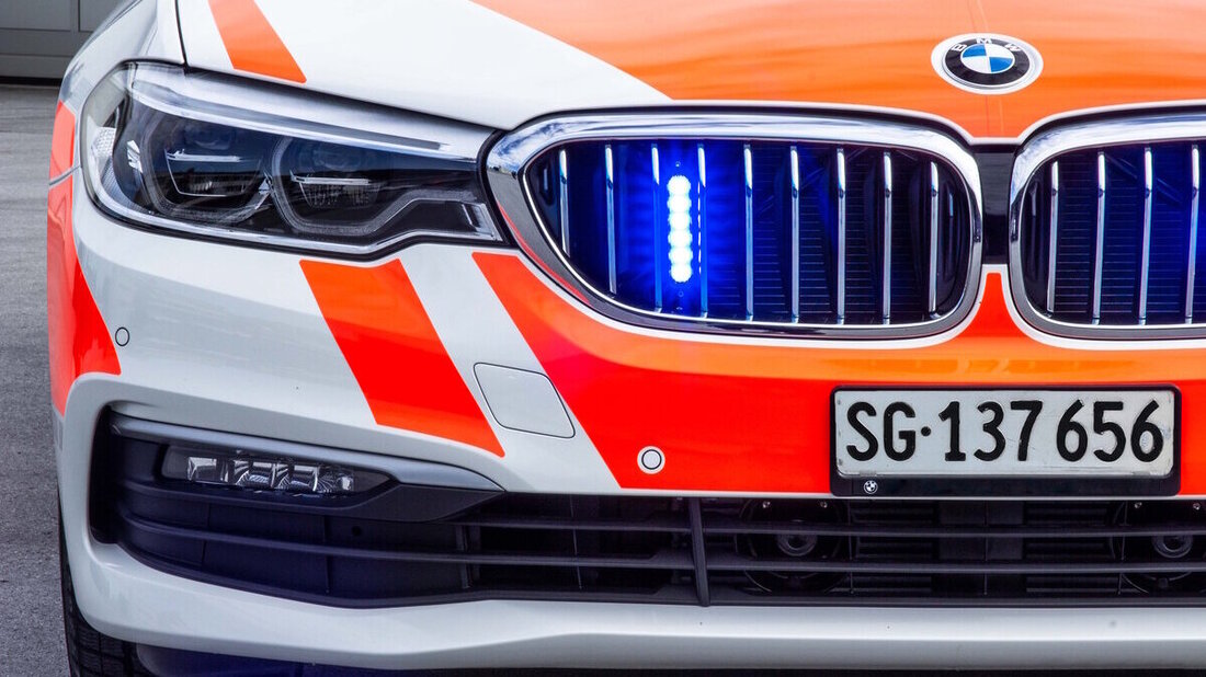 Wegen einem Vermissten im Einsatz: Die Kantonspolizei St. Gallen. (Bild: Kantonspolizei St. Gallen)