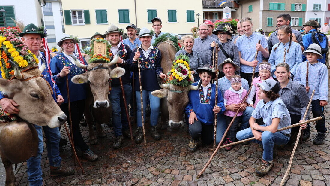 Spektakel: Die Melser Alpabfahrten. Bilder Ignaz Good