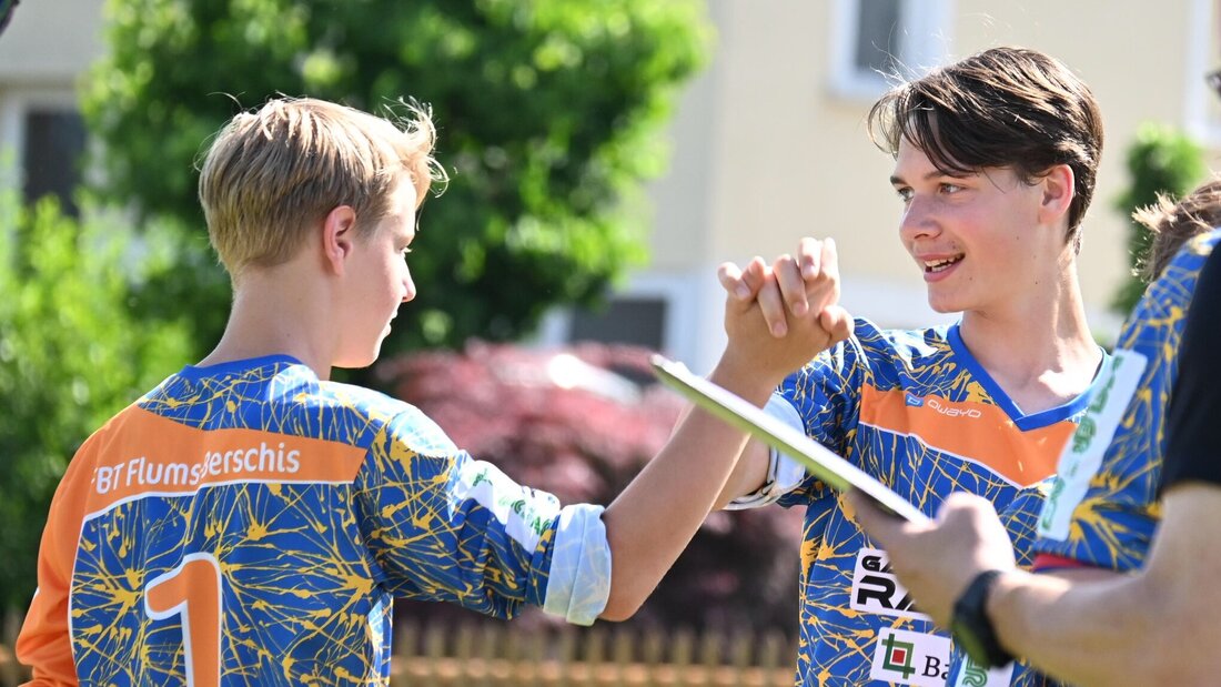 Freuen sich über den Sieg: Noah Valsecchi (links) und Nael Hintermann. (Bild: Amelie Auer)