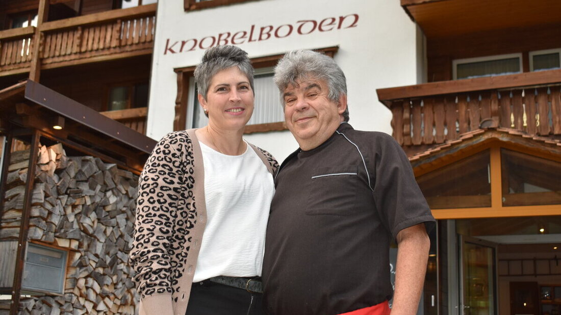 Sie gönnen sich zum 20-Jahr-Jubiläum eine längere Pause: Das «Knobelboden»-Wirtepaar Martina Gubser-Martinez und Sebastian Martinez. (Bild: Andreas Hörner)