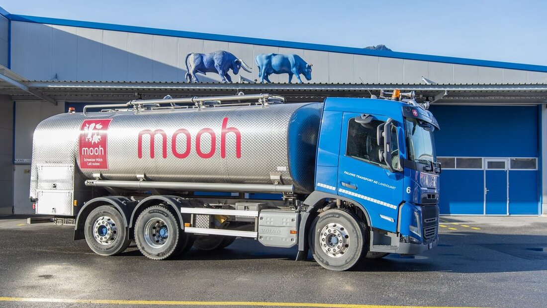 Unterstützung aus Landquart: Die Falknis Transport AG befördert zurzeit Trinkwasser nach Küblis.