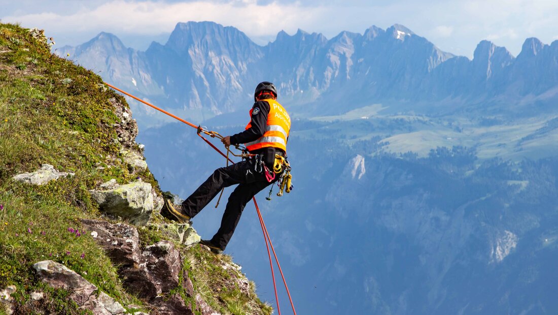 Untersucht den Unfall: die Alpine Einsatzgruppe der Kantonspolizei. (Symbolbild: Kapo St. Gallen)