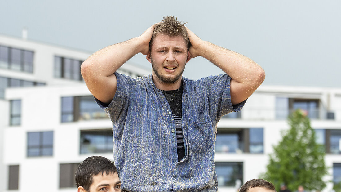 Noe Van Messel kann seine Glückseligkeit als Sieger des Zuger Kantonalfests nicht fassen 20230507174841671.jpg