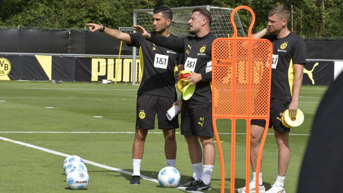 Neuer Chef: Nuri Sahin (links) tritt erstmals als Cheftrainer in Bad Ragaz in Erscheinung. (Bild Reto Voneschen)