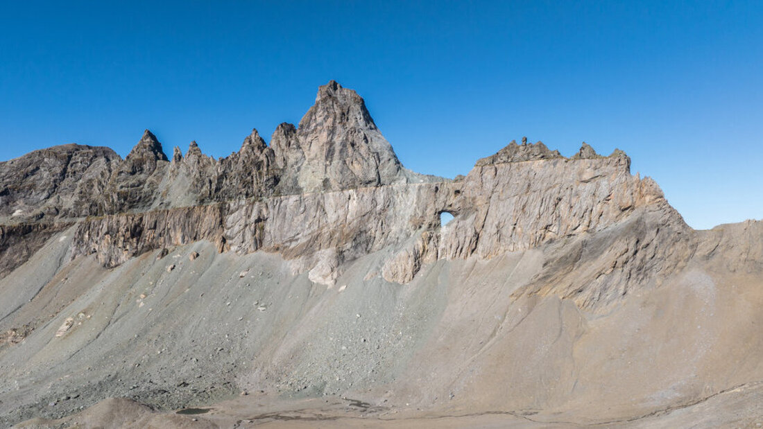 So präsentiert sich das Martinsloch und das Grosse Tschingelhorn aktuell von der «hinteren» Seite. (Bild: Marcus Casutt)