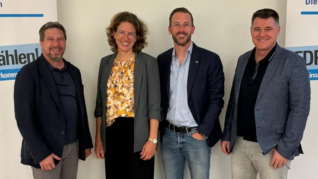 Aufgestellt: Thomas Good kandidiert für das Schulratspräsidium in Mels, Edith Kohler für das Schulpräsidium in Pfäfers, Silvio Kühne ist Präsident der FDP Sarganserland und Reto Killias geht für das Gemeindepräsidium in Mels ins Rennen (von links). (Pressebild)