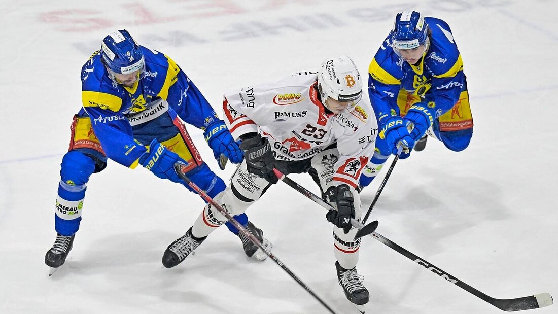 Zwei der betroffenen Vereine: Der EHC Chur und der EHC Arosa spielen in der maroden Swiss League. (Bild: Gian Ehrenzeller/Keystone) 169066_169067.jpg