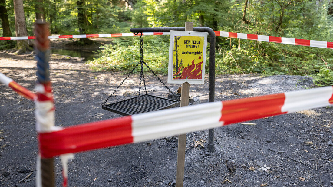 Trotz Feuerverbot wurden in der Polizeiregion Werdenberg-Sarganserland vier Verstösse registriert. (Symbolbild: Keystone)