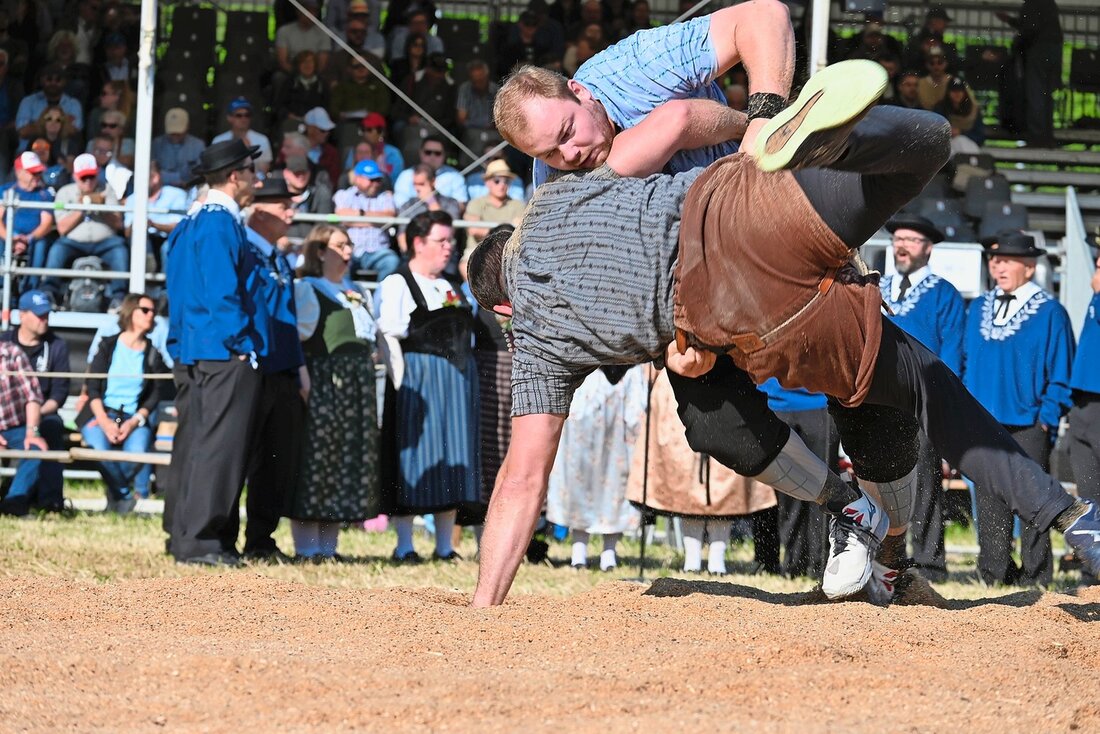In Form: Fabian Bärtsch (oben) hofft, seinen zweiten Teilverbandskranz zu gewinnen. Bild: Pirmin Linder 150190_150192.jpg