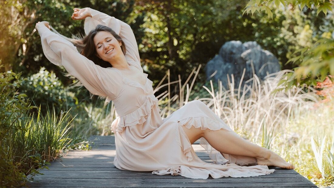 Lebensfreude und Leichtigkeit: Themen wie diese stehen bei Alesia Walliser im Zentrum. In ihren Tanzkursen will sie positive Qualitäten im Leben stärken. (Pressebild) 154880_156301.jpg