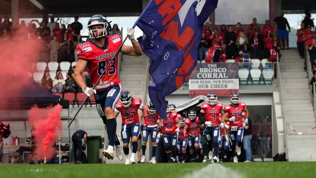 Der nächste Final: Der Melser Colin Lehmann führt die Calanda Broncos aufs Feld.(Pressebild)