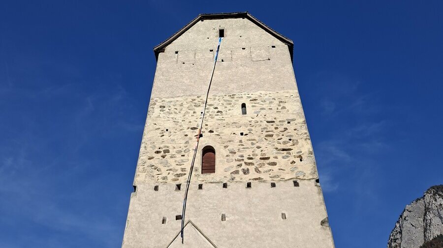 Rapunzel, let down the scarf: Knitters outdo each other at Sargans Castle