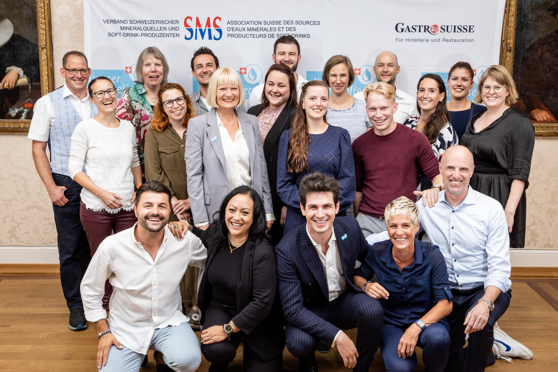 An der Quelle des Wissens: Die 23 neu zertifizierte Wasser-Sommeliers und -Sommelieren.