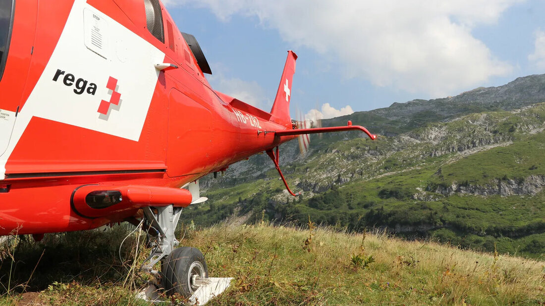 Stand bei der grossen Suchaktion im Einsatz: Die Rega. (Symbolbild Kantonspolizei Glarus)
