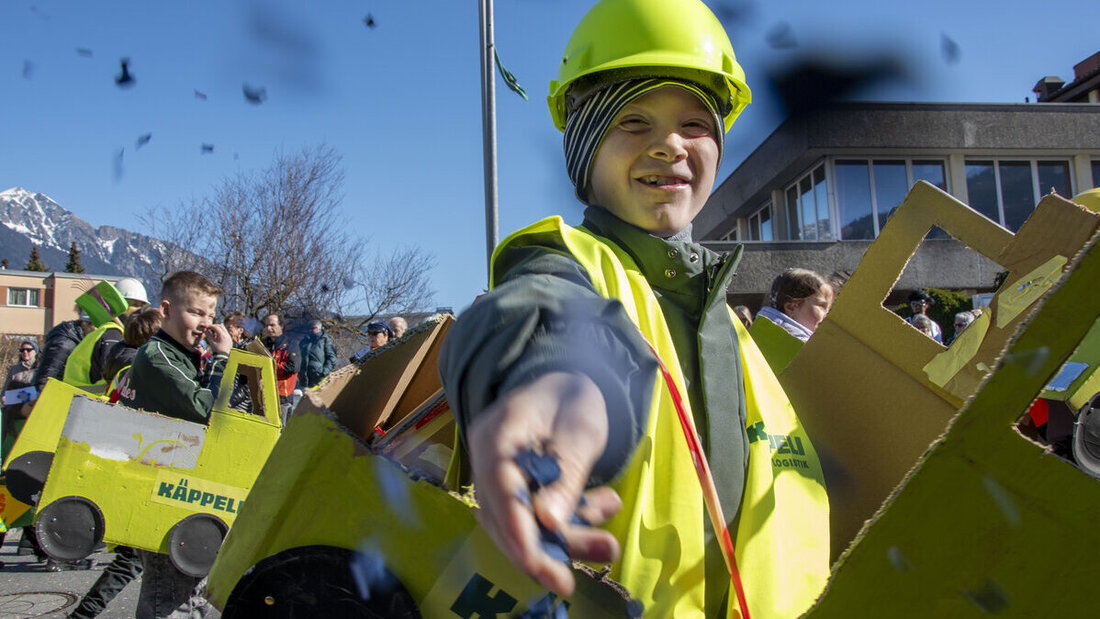 Heiter Sonnenschein am Fasnachtsumzug in Bad Ragaz: Mehr darüber gibt es am Donnerstag in der Printausgabe. (Bilder Susan Rupp)